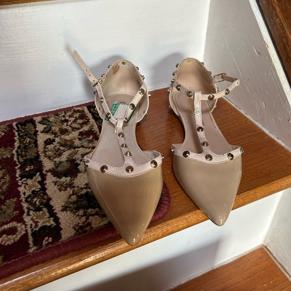 Brand new nude flat patent leather sandals - Picture 1 of 3